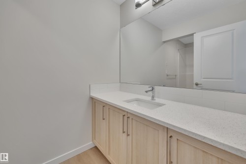 9104 Elves Loop, Edmonton, AB - Indoor Photo Showing Bathroom