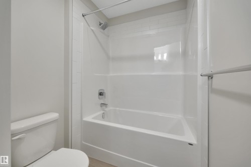 9104 Elves Loop, Edmonton, AB - Indoor Photo Showing Bathroom