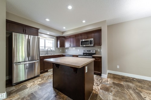 162 Desrochers Gate, Edmonton, AB - Indoor Photo Showing Kitchen With Stainless Steel Kitchen