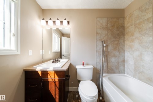 162 Desrochers Gate, Edmonton, AB - Indoor Photo Showing Bathroom