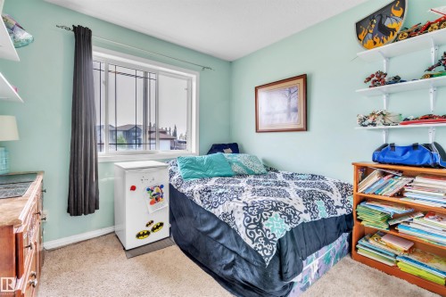 4802 64 Ave, Cold Lake, AB - Indoor Photo Showing Bedroom