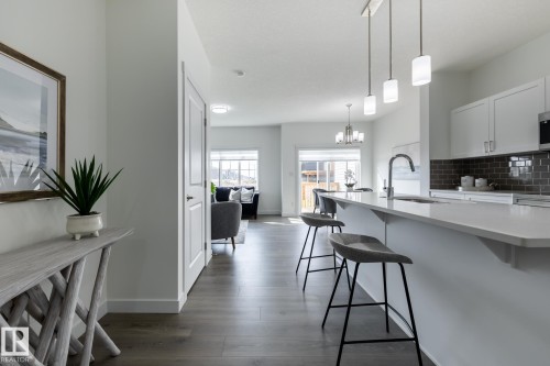 91 Hilton Cove, Spruce Grove, AB - Indoor Photo Showing Kitchen With Upgraded Kitchen