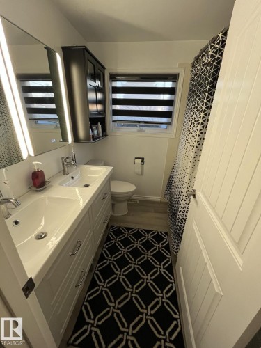 12904 95 Street, Edmonton, AB - Indoor Photo Showing Bathroom
