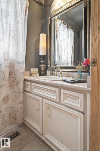 23 Westbrook Drive, Edmonton, AB - Indoor Photo Showing Bathroom