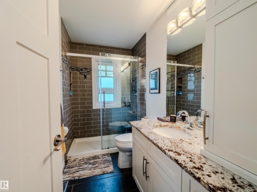10067 93 Street, Edmonton, AB - Indoor Photo Showing Bathroom