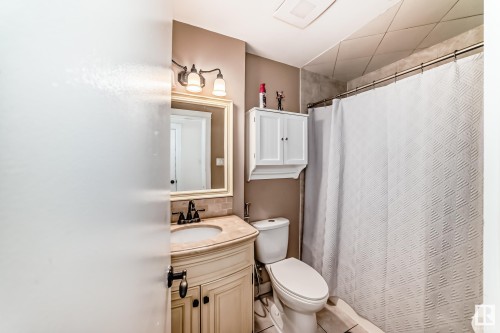 13410 134 Avenue, Edmonton, AB - Indoor Photo Showing Bathroom