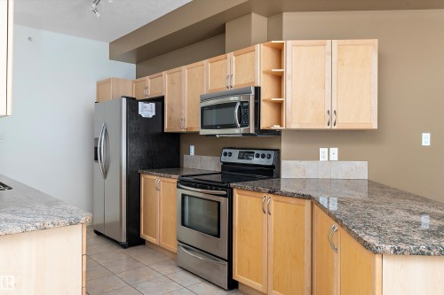 407 5 Perron Street, St. Albert, AB - Indoor Photo Showing Kitchen With Stainless Steel Kitchen