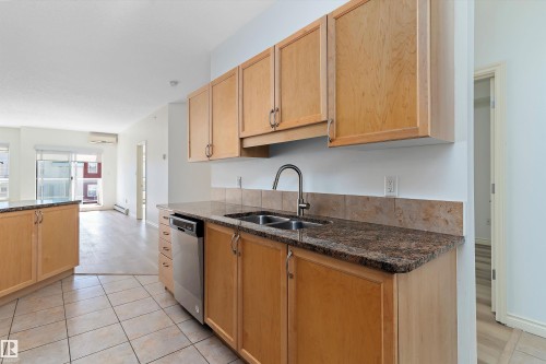 407 5 Perron Street, St. Albert, AB - Indoor Photo Showing Kitchen With Double Sink
