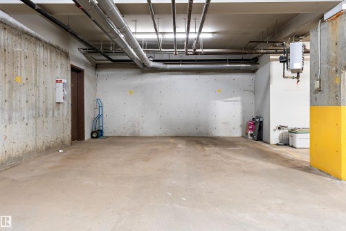 407 5 Perron Street, St. Albert, AB - Indoor Photo Showing Garage