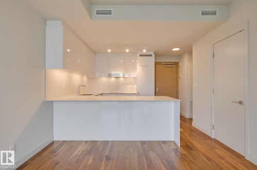 3704 10360 102 Street, Edmonton, AB - Indoor Photo Showing Kitchen