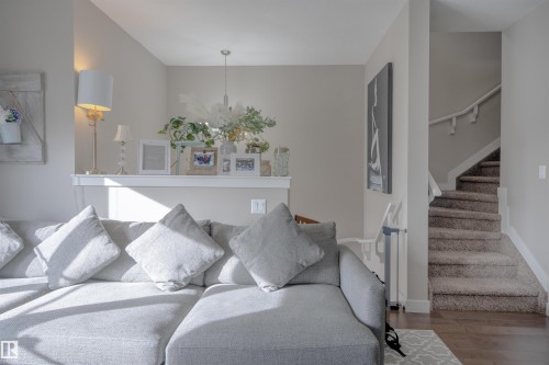 2 1480 Watt Drive, Edmonton, AB - Indoor Photo Showing Living Room