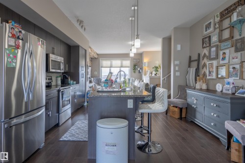 2 1480 Watt Drive, Edmonton, AB - Indoor Photo Showing Kitchen