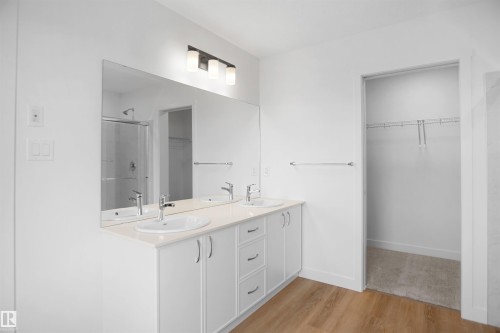 1332 11 Avenue, Edmonton, AB - Indoor Photo Showing Bathroom