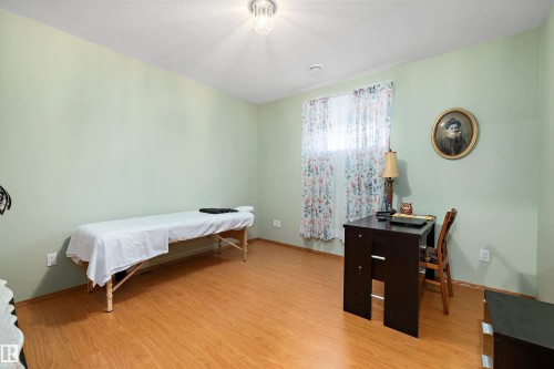 16403 88 Street, Edmonton, AB - Indoor Photo Showing Bedroom