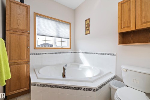 16403 88 Street, Edmonton, AB - Indoor Photo Showing Bathroom