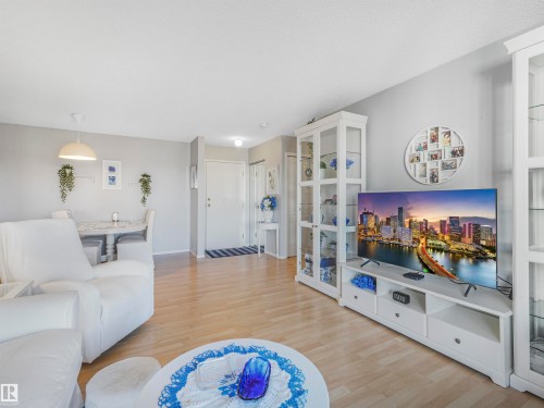 318 6710 158 Avenue, Edmonton, AB - Indoor Photo Showing Living Room