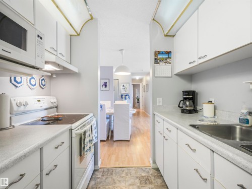 318 6710 158 Avenue, Edmonton, AB - Indoor Photo Showing Kitchen