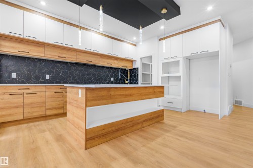 733 Astoria Way, Devon, AB - Indoor Photo Showing Kitchen