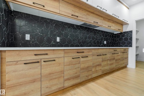 733 Astoria Way, Devon, AB - Indoor Photo Showing Kitchen