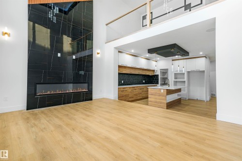 733 Astoria Way, Devon, AB - Indoor Photo Showing Kitchen