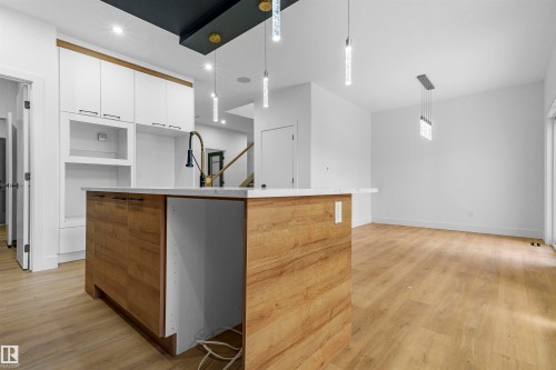 733 Astoria Way, Devon, AB - Indoor Photo Showing Kitchen