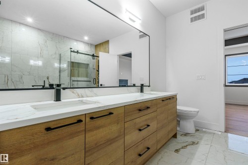 733 Astoria Way, Devon, AB - Indoor Photo Showing Bathroom