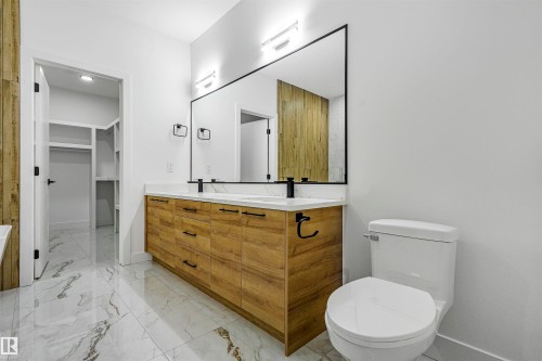 733 Astoria Way, Devon, AB - Indoor Photo Showing Bathroom