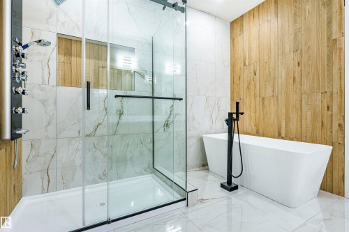 733 Astoria Way, Devon, AB - Indoor Photo Showing Bathroom