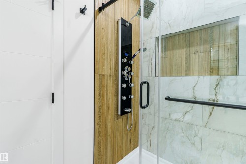 733 Astoria Way, Devon, AB - Indoor Photo Showing Bathroom