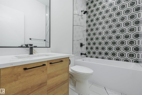 733 Astoria Way, Devon, AB - Indoor Photo Showing Bathroom