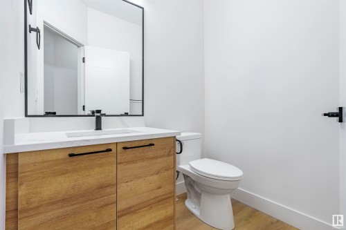 745 Astoria Way, Devon, AB - Indoor Photo Showing Bathroom