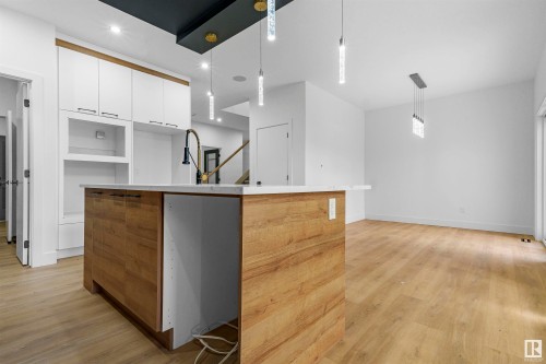 745 Astoria Way, Devon, AB - Indoor Photo Showing Kitchen