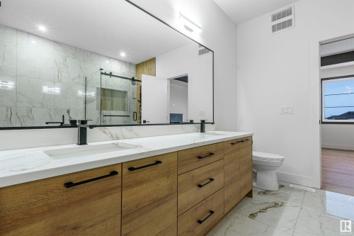 745 Astoria Way, Devon, AB - Indoor Photo Showing Bathroom