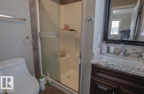 10935 76 Avenue, Edmonton, AB - Indoor Photo Showing Bathroom