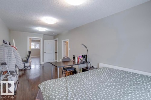 10935 76 Avenue, Edmonton, AB - Indoor Photo Showing Bedroom