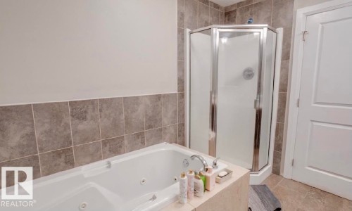 10935 76 Avenue, Edmonton, AB - Indoor Photo Showing Bathroom