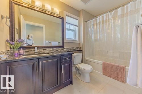 4136 Charles Link Link, Edmonton, AB - Indoor Photo Showing Bathroom