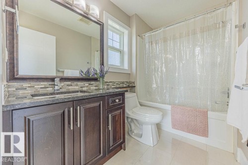 4136 Charles Link Link, Edmonton, AB - Indoor Photo Showing Bathroom