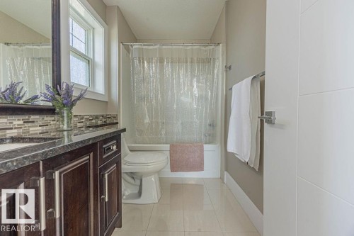 4136 Charles Link Link, Edmonton, AB - Indoor Photo Showing Bathroom