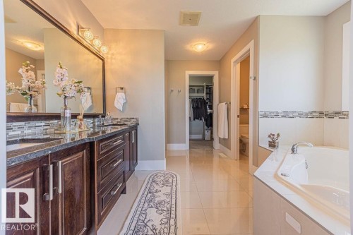 4136 Charles Link Link, Edmonton, AB - Indoor Photo Showing Bathroom