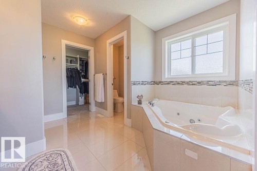 4136 Charles Link Link, Edmonton, AB - Indoor Photo Showing Bathroom