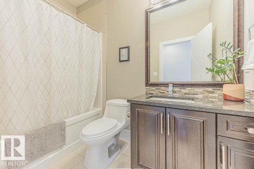 4136 Charles Link Link, Edmonton, AB - Indoor Photo Showing Bathroom