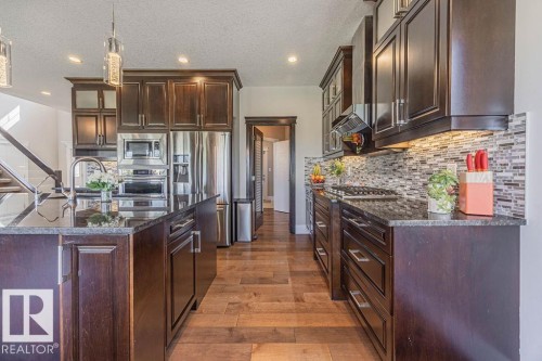 4136 Charles Link Link, Edmonton, AB - Indoor Photo Showing Kitchen With Upgraded Kitchen