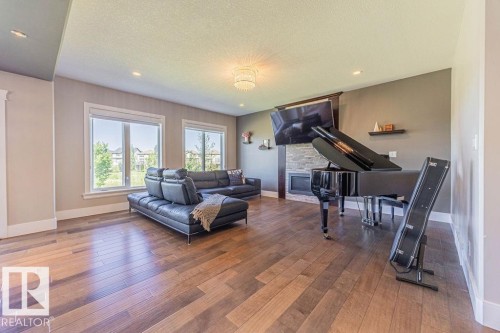 4136 Charles Link Link, Edmonton, AB - Indoor Photo Showing Living Room