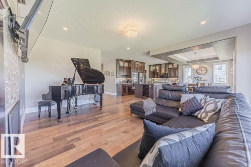 4136 Charles Link Link, Edmonton, AB - Indoor Photo Showing Living Room