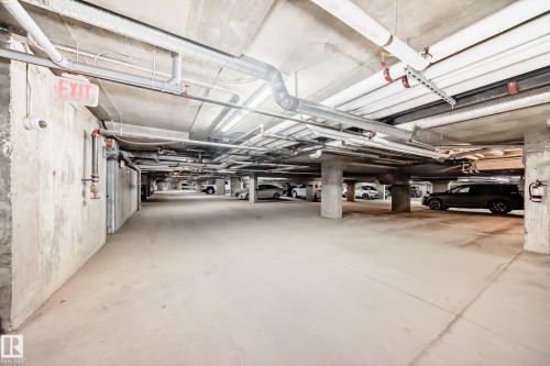 418 3315 James Mowatt Trail, Edmonton, AB - Indoor Photo Showing Garage