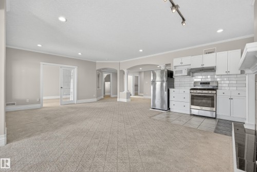 16103 89 Street, Edmonton, AB - Indoor Photo Showing Kitchen