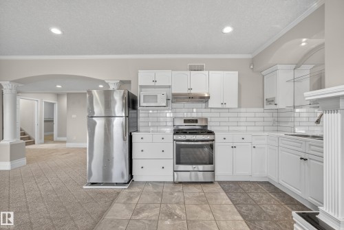 16103 89 Street, Edmonton, AB - Indoor Photo Showing Kitchen With Upgraded Kitchen
