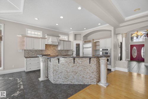 16103 89 Street, Edmonton, AB - Indoor Photo Showing Kitchen With Upgraded Kitchen