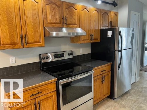 16 West-1033 Youville Drive W, Edmonton, AB - Indoor Photo Showing Kitchen